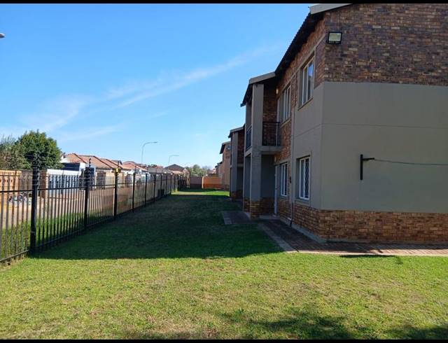 2 BEDROOM APARTMENT FOR SALE IN PROTEA GLEN